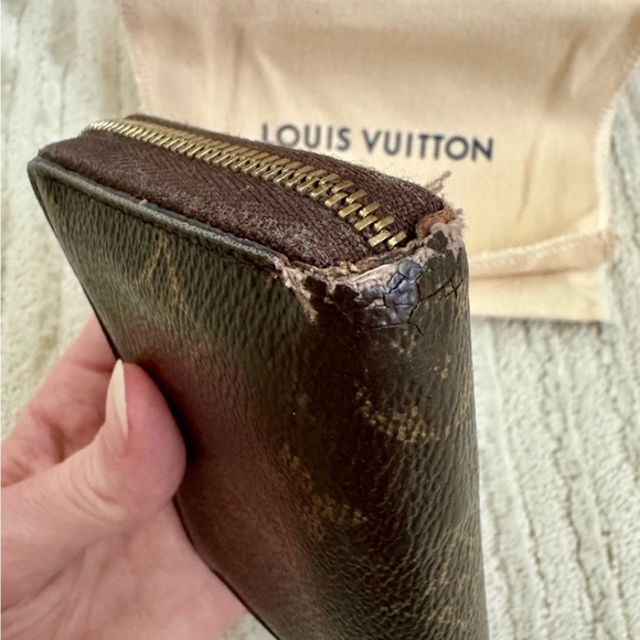 Louis Vuitton Gold Zippy Coin Purse / Credit Card Holder - Picture 7 of 8